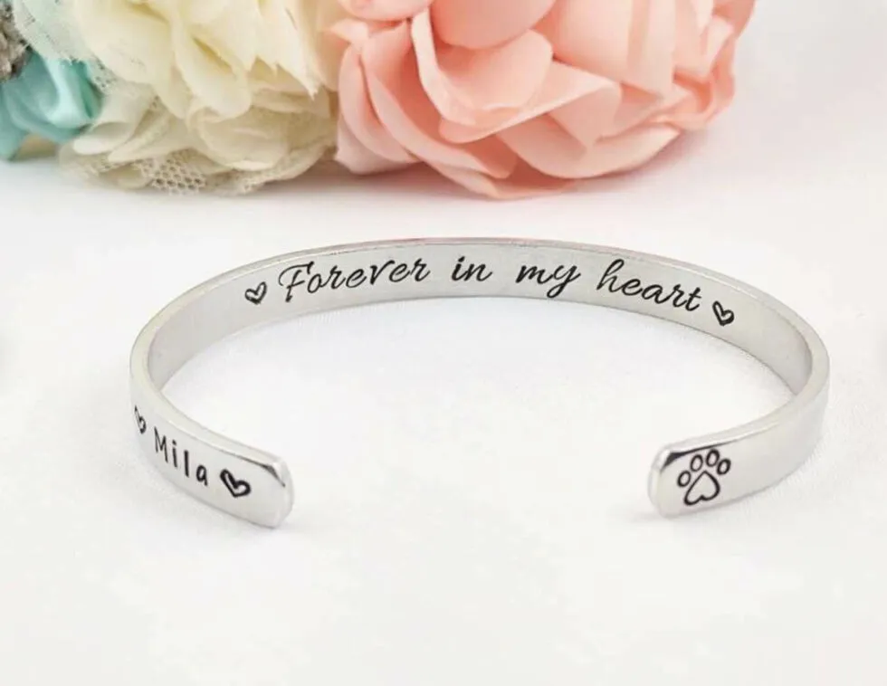 An elegant engraved bracelet for commemorating a lost dog.