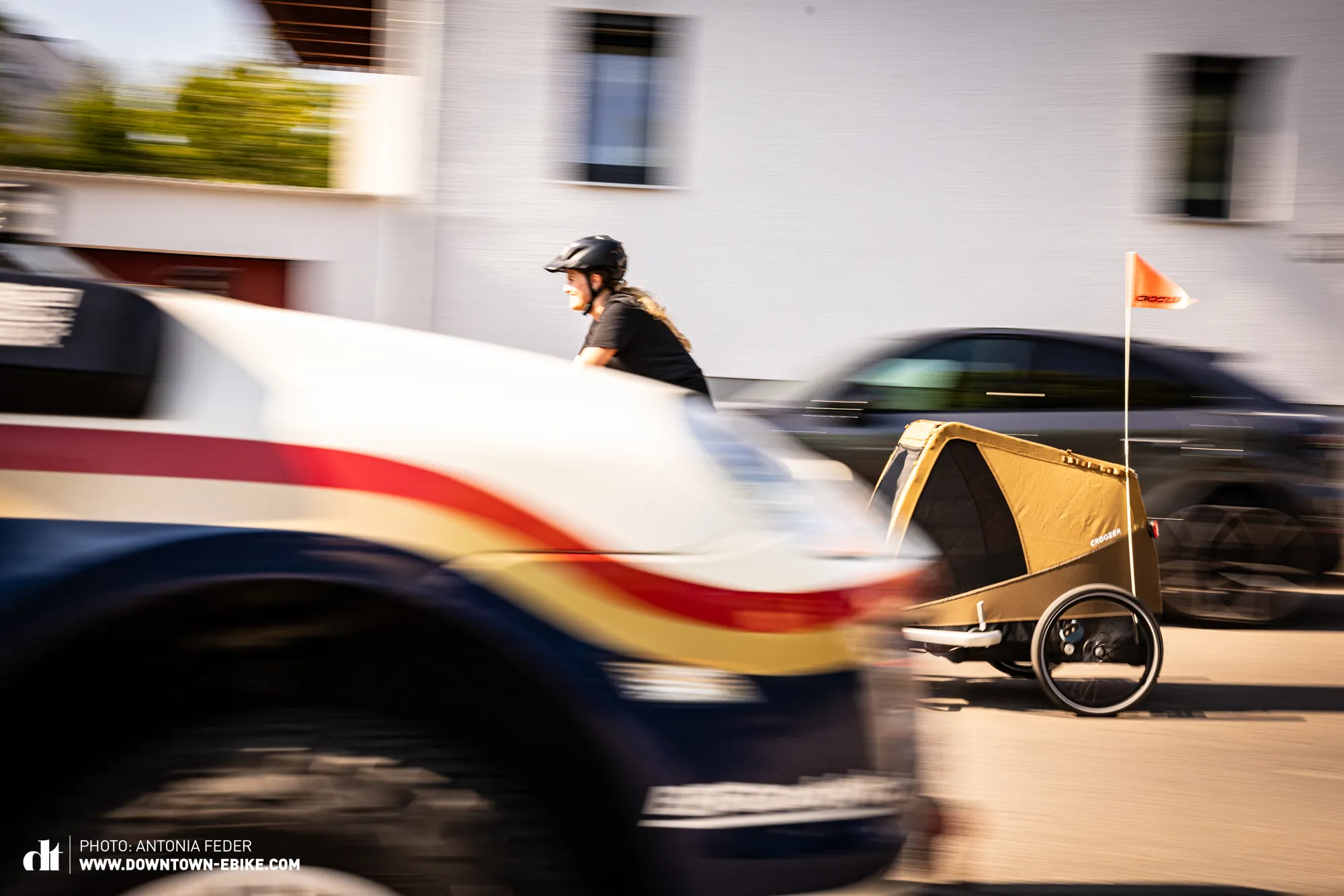 Antonia's Croozer dog trailer displays a security flag, ensuring visibility to other road users.