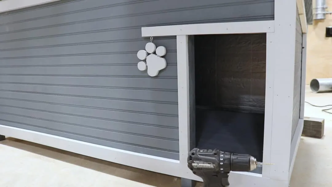 Close-up of the swinging paw print decoration