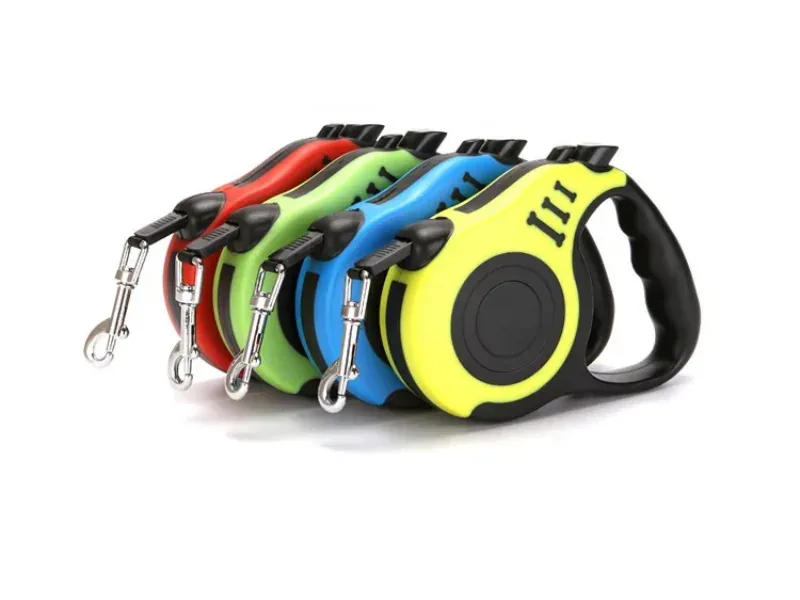 Colorful Ret retractable 5m Dog Leashes displayed, emphasizing their compact size and soft handles.