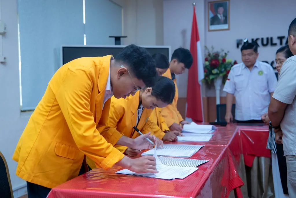 Key representatives from Undana Faculty of Veterinary Medicine and PT Radhiyan Pet Care at the scholarship signing ceremony.