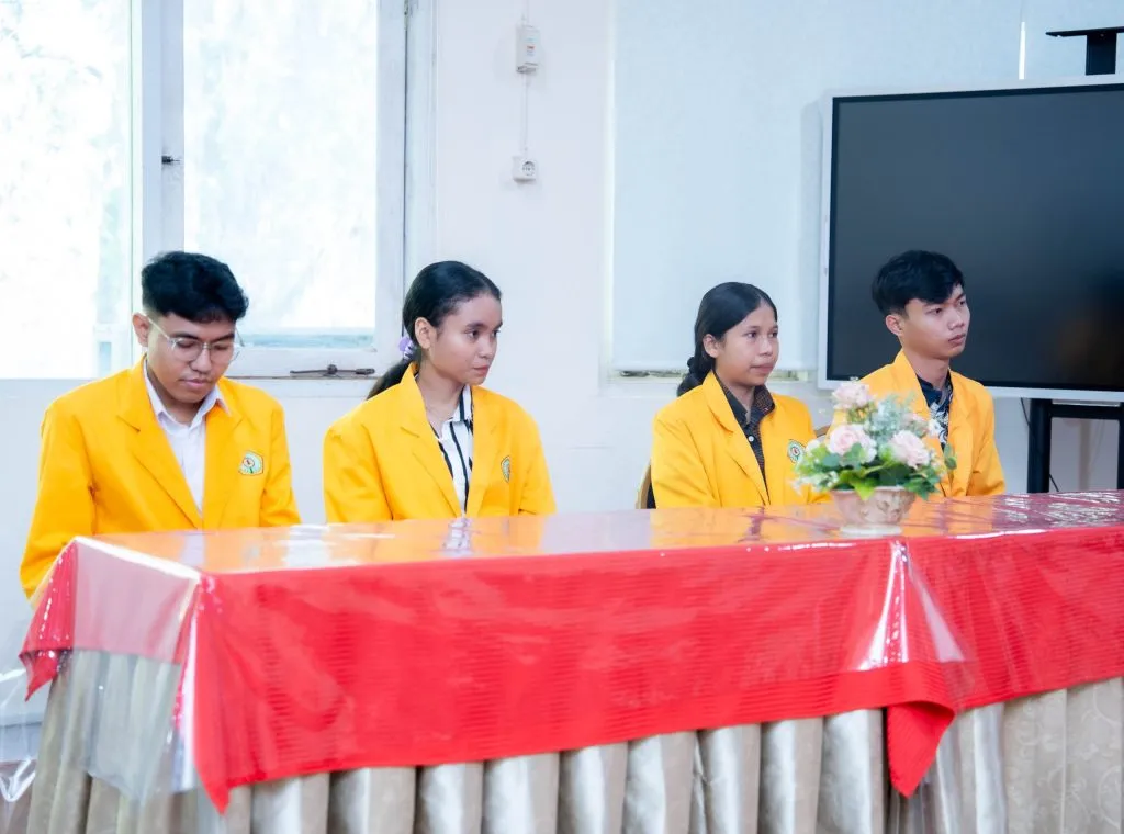 Official documents being signed, symbolizing the partnership between Undana and Radhiyan Pet Care.