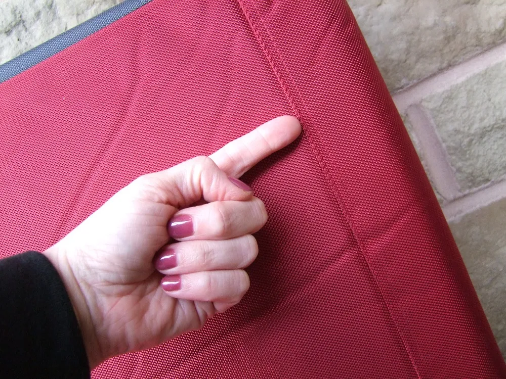 The waterproof inner layer of the Scruffs ArmourDillo dog bed