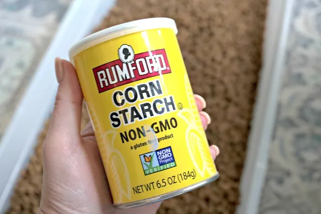 Cornstarch being added to ant-infested dog food
