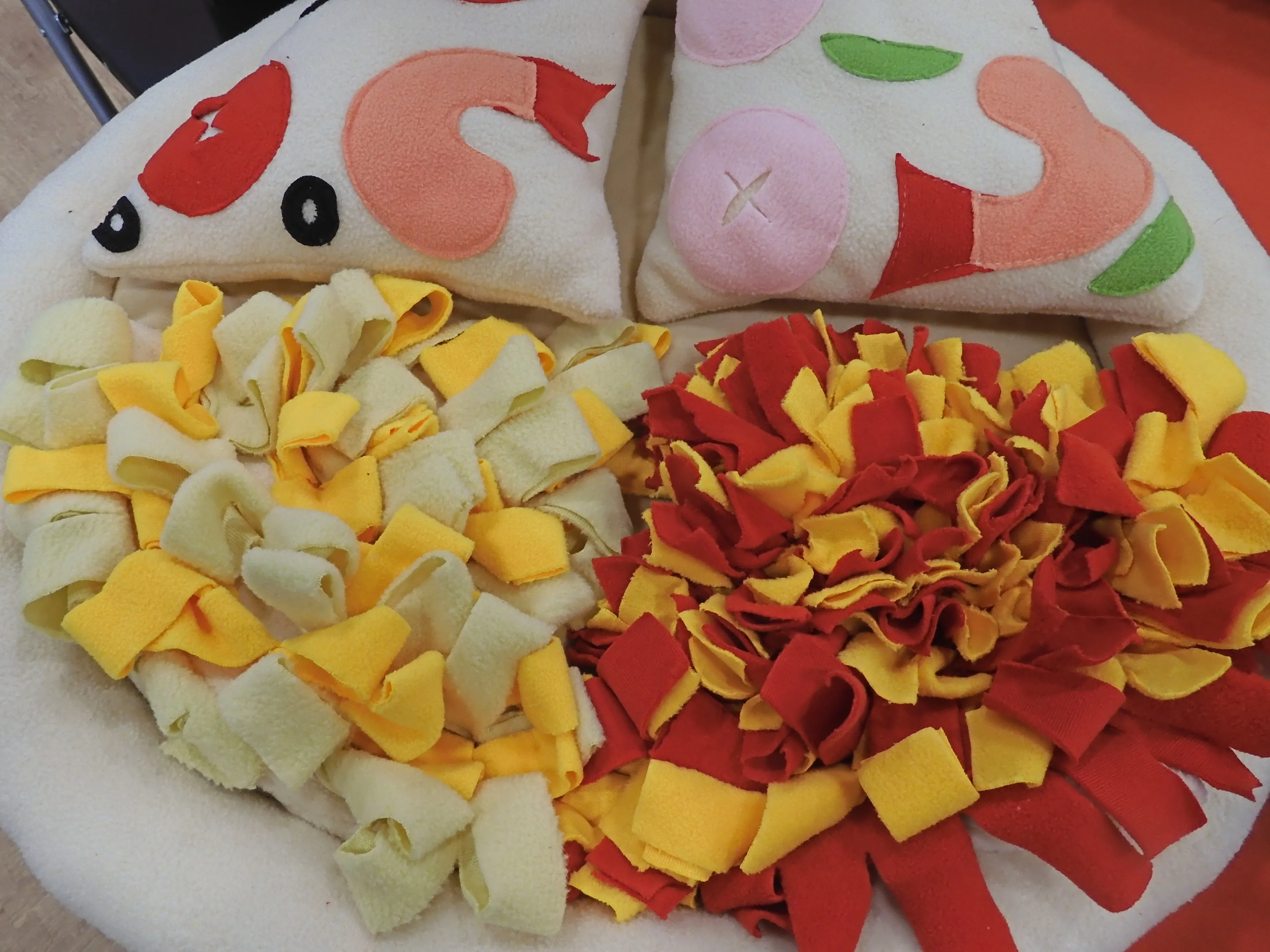 dog toy snuffle mat shaped like pizza