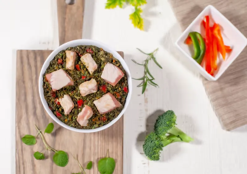 Graphic showing the easy 4-step preparation for Dr. Harvey's Paradigm dog food