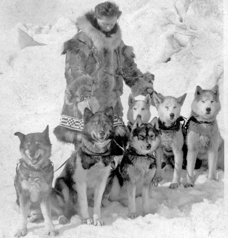 Leonhard Seppala with six Siberian Huskies, including Togo, during the early 1920s.