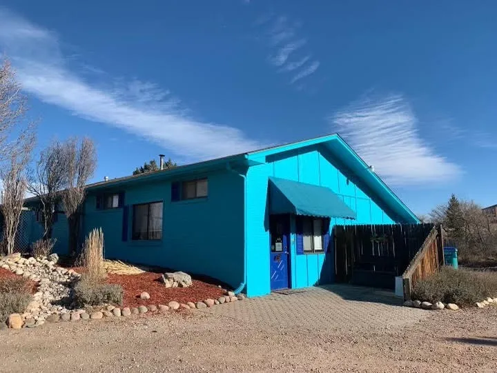Lobby area welcoming pets to the boarding facility
