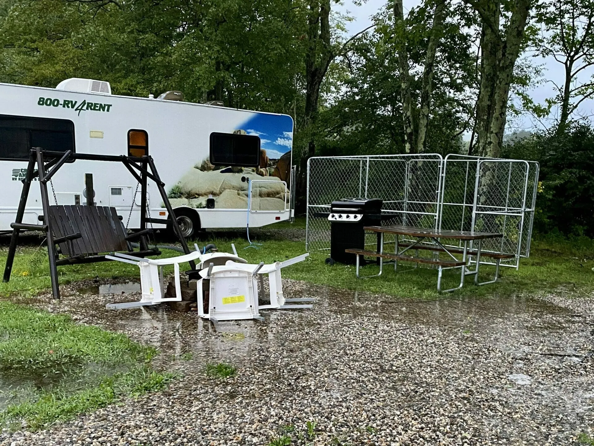 Northhampton KOA dog pen with tall chain link