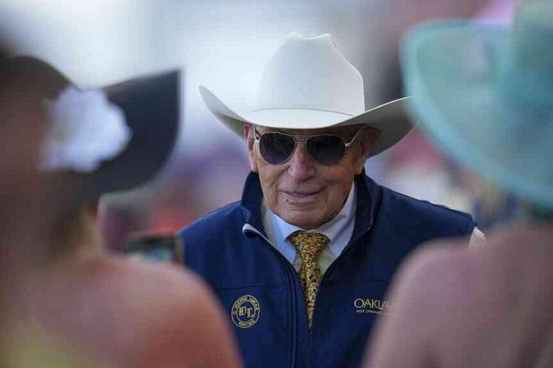 Hall of Fame trainer D. Wayne Lukas overseeing the American Promise horse trainer regimen at the track.