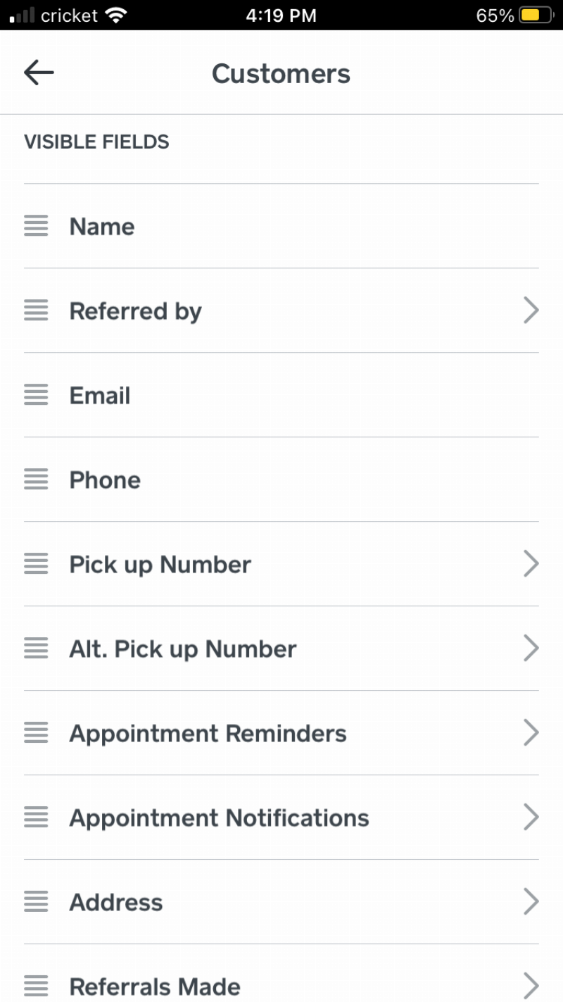 alt-text-Dog-owner-booking-dog-groomer-appointment-online-via-website