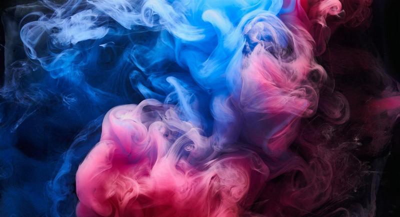 An image illustrating the core philosophy of Lyons horse training, showing a trainer using gentle pressure and release techniques with a calm and attentive horse.