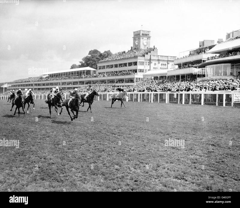 Racegoers in elegant attire viewing horses in the parade ring at Royal Ascot, capturing the unique blend of fashion and top-tier horse racing news UK.