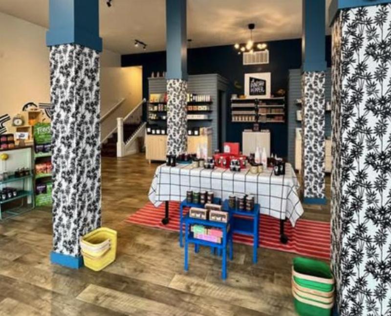 A skilled horse trainer working with a young quarter horse in a round pen during a Wojo horse training session, emphasizing trust and groundwork.